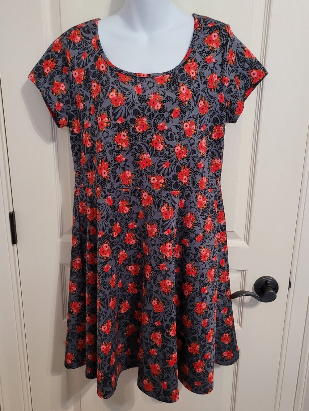 Ellens USA Floral Scoop Neck Swing Dress in Charcoal and Pinks - Sz XL, GUC